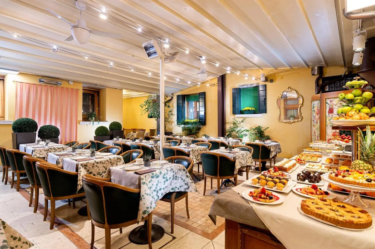 ****  Hotel Santa Marina Velence Olaszország